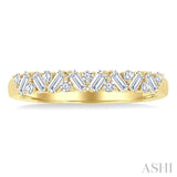1/3 Ctw Zig Zag Scatter Baguette and Round Cut Diamond Fashion Band in 14K Yellow Gold