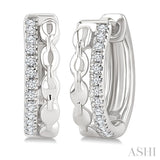 1/10 Ctw Round Cut Diamond Open Link Petite Huggie Earrings in 10K White Gold